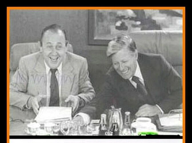 Autogramm Politik | FDP | Hans-Dietrich GENSCHER | 1970er Foto (Helmut Schmidt)2 - Bild 1 von 1