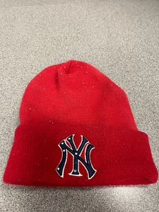 NY YANKEES GORRO ROJO CON PEDRERÍA - Imagen 1 de 6