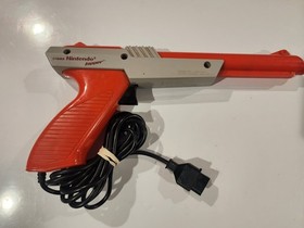 Nintendo OEM 1985  NES Zapper Duck Hunt Light Gun Authentic NES-005 Orange