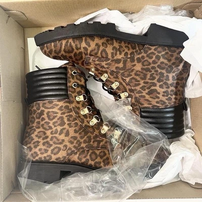 Botas cortas estilo combate estampado leopardo nuevas en caja Foto 1 de 4