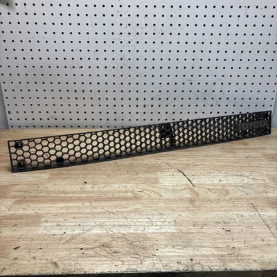 Emblema de cubierta de parrilla de parachoques delantero Toyota Celica Supra 1982-1985 Foto 1 de 4