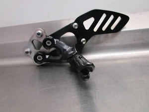 2006 Suzuki GSXR600 Left Side Rear Set Foot Peg Rest 43521-01H00 - Imagen 1 de 5