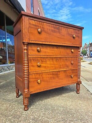 Grand Tiger Maple Chest Of Drawers 19thc. • 1,356$