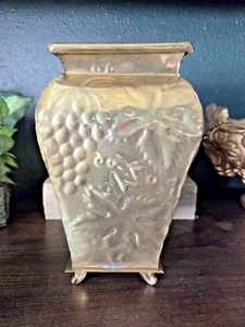 Large Hosley Hammered Solid Brass Flower Embossed Vase Leafs Footed 10'x6' - Picture 1 of 9