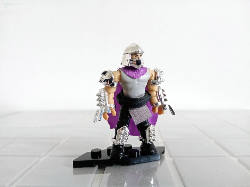 Mega Bloks Construx TMNT Ninja Turtles Shredder with silver armor helmet - Image 1 of 1