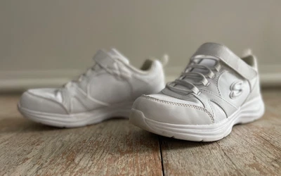 Zapatillas deportivas Skechers Glimmer Kicks para niñas talla 2,5 blancas alegres fáciles de llevar a la escuela Foto 1 de 4