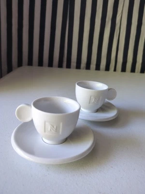 Juego de 2 tazas y platillos de espresso Nespresso en relieve con logotipo blanco hecho en Alemania Foto 1 de 4