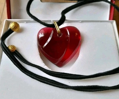 Colgante Baccarat Corazón Rojo con Cordón y Caja. Foto 1 de 4