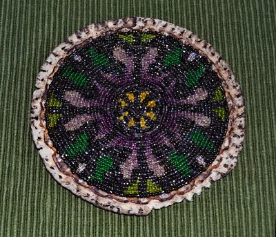 Aplique medallón grande con cuentas a mano FLOR DE LA PASIÓN en cuero Foto 1 de 2