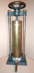 Große Tubenpresse ,Tubenfüllgerät ,  Handpresse , Spindelpresse - Bild 1 von 10