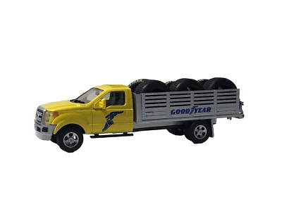Lote es para (1) camión de reparto y neumáticos colección Menards Gold Line 1:48 GoodYear Foto 1 de 4