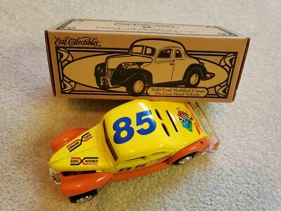 Nuevo en caja - Ertl Collectibles 1996 Die-Cast Ford #19178 Model Car Bank Foto 1 de 4