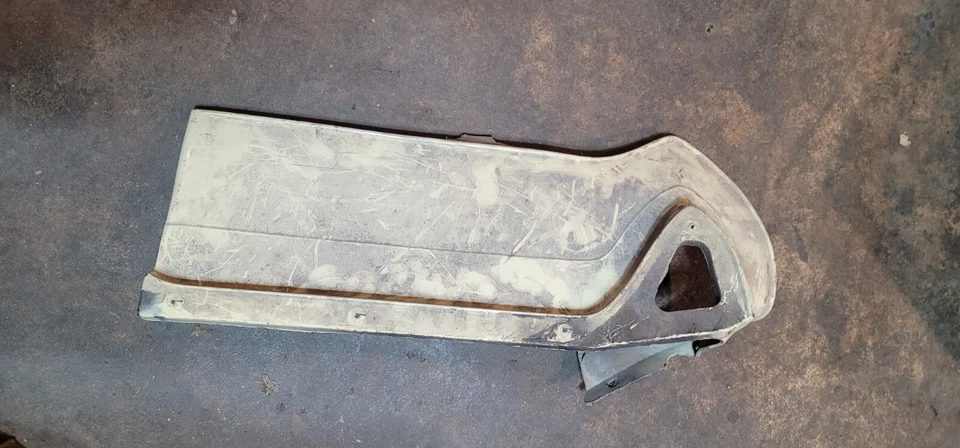 Parachoques delantero derecho Ford Thunderbird 1977 1978 1979 panel de llenado D7SB-17776-AWC Foto 1 de 2