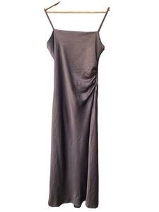 Maxi abito House of Harlow Revolve raso Y2K slip taglia L nuovo con etichetta mousse moka increspata - Foto 1 di 10