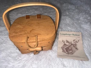 Beautiful Handwoven Longaberger Mini lidded basket w Handle & Toggle Clasp - Picture 1 of 24