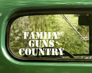 2 FAMILY GUNS COUNTRY AUFKLEBER Sticker für Auto Fenster Stoßstange LKW RV - Bild 1 von 1
