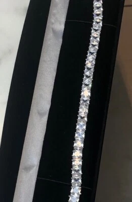 26Ct Diamond Tennis Bracelet 1 Row Square. Princess cut Q Diamonds 7 1/2 INCH  - Image 1 of 4