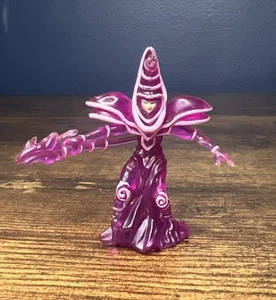 Yu-gi-oh! Figura Dark Magician versión púrpura transparente 2" Mattel Takahashi 1996 - Imagen 1 de 8