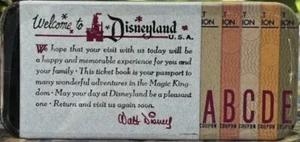 Disneyland 70 Aniversario Parques Disney Como Nuevo Caramelo Metal Lata NUEVO 2025 - Imagen 1 de 1