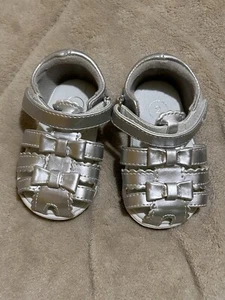 Oshkosh Genuine Kids Silver Sandals Shoes Baby Girls Size 2 - Picture 1 of 4