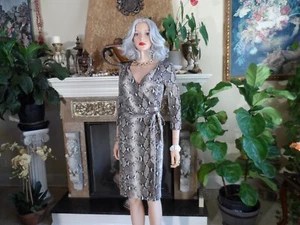 Diane Von Furstenberg 100% Silk Brown/Beige Python Print Wrap Dress Size 4 - Picture 1 of 24
