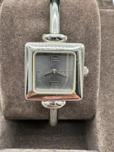 [Funktioniert] GUCCI Uhr, Damen Armreifuhr, 1900L, aus Japan - Bild 1 von 9