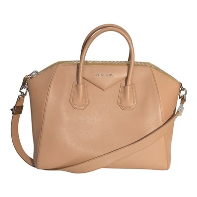 Bolso mediano Givenchy Antigona en cuero beige nude con correa extraíble Foto 1 de 4