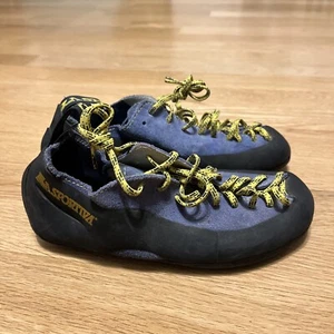 La Sportiva Women’s 35.5 Athletic Climbing Shoes US 5 Lace Up Bouldering - Picture 1 of 21