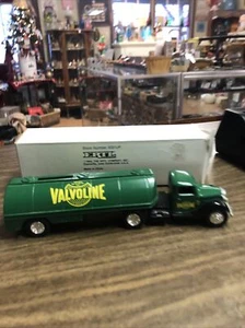 Ertl 1937 Ford Valvoline Tanker Bank. Stock # 9321UP 1993 - Picture 1 of 8