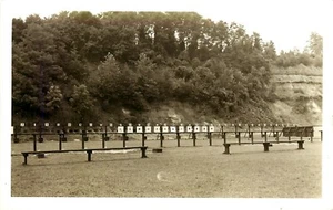 ZIELSCHEIBEN IM GEWEHRSTAND ECHTFOTO, RPPC, VINTAGE POSTKARTE - Bild 1 von 2