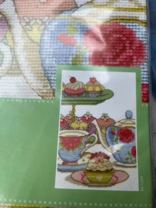 DMC CROSS STITCH KIT “CUPCAKE O’CLOCK” NEW - Picture 1 of 1