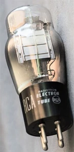 26 TUBE RCA CUNNINGHAM RADIOTRON ETCHED BOXED GOOD VERY OLD COMMERCIAL SURPLUS - Picture 1 of 3