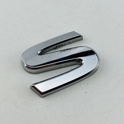 2012-2017 Nissan Versa emblema logotipo símbolo letra emblema porta porta porta porta traseira fabricante de equipamento original E23S - Imagem 1 de 4