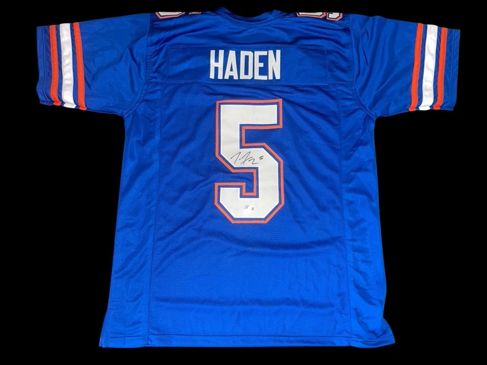 CAMISETA FIRMADA POR JOE HADEN DE LOS CAIMANES DE LA FLORIDA BACK DEFENSIVE BACK CAMPEONES NACIONALES Foto 1 de 1