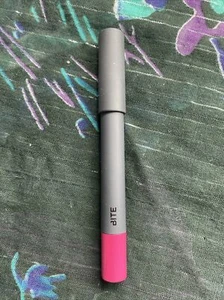 Bite Beauty High Pigment Lip Pencil Quice Full Size READ - Picture 1 of 5