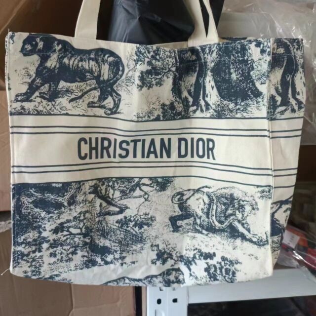 Dior - Large Dior Book Tote Ecru and Gray Toile de Jouy Embroidery (42 x 35 x 18.5 cm) - Women