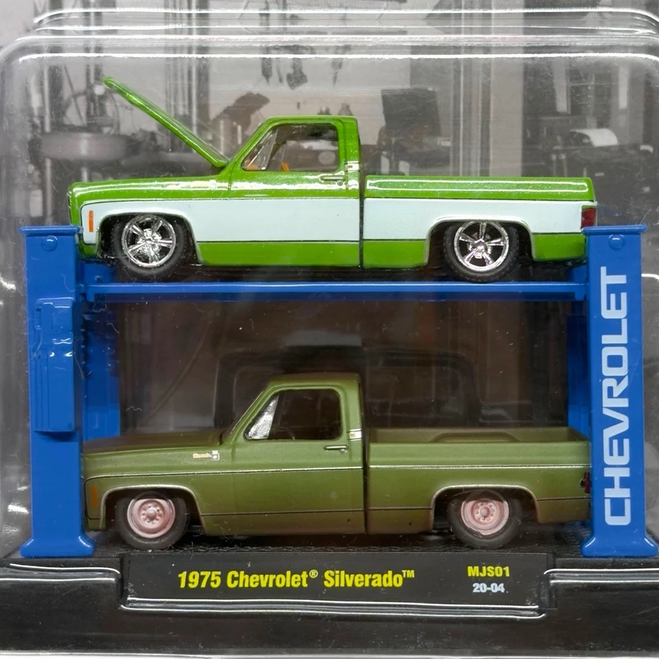 M2 Machines Auto Lift 2-Pack - 1969 Chevrolet Camaro SS 350 1:11.5 Diecast Car