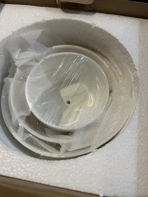 Conjunto de 3 vasos suculentos de cerâmica branca Homenote com bandejas de bambu novos na caixa. - Imagem 1 de 4