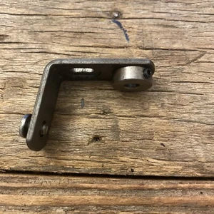 Singer Touch & Sew 750 Sewing Stitch Knob Gear Rod Dial Bracket Replacement Part - Picture 1 of 2