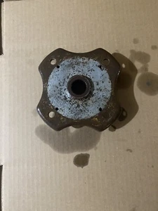 YTM200 YAMAHA 1983-1985 REAR WHEEL HUB 4NUTS - Picture 1 of 2