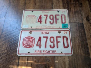 Par a juego 1994 Iowa Fire Fighter 479FD Departamento de Bomberos Placa de licencia - Imagen 1 de 2