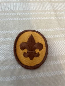VINTAG SCOUT- SCOUT RANK PATCH - GOLD - PLASTIC BACK - FREE SHIPPING - Picture 1 of 1