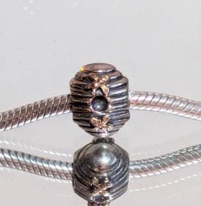 Auténtico Pandora Retirado Plata Esterlina y Oro 14K Colmena Dije 790577 - Imagen 1 de 3