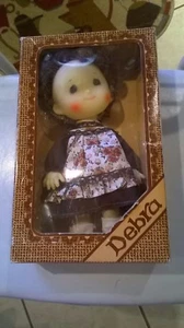 Vintage DEBRA Mädchen Puppe Made in Hong Kong für Interpur Art.-Nr. 0325 Neu in OVP - Bild 1 von 3