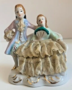 Vintage Kolonial viktorianische Mann und Dame Porzellan Figur mit Spitze 4" hoch - Bild 1 von 7