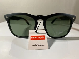 Klassische Unisex-Sonnenbrille im 60er-Jahre-Stil mit schwarzem Gestell und schwarz getönten Gläsern - Bild 1 von 4