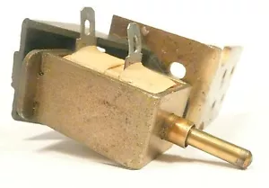 ROWE JUKEBOX RI-3 / RI-4 / CTI-2 / R-84 a R-94 PARTE MECCANICA: SOLENOIDE R. SUPERIORE - Foto 1 di 2