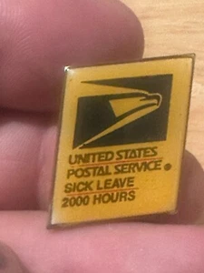 Alfiler de solapa de horas de licencia por enfermedad 2000 del Servicio Postal de los Estados Unidos - Imagen 1 de 1