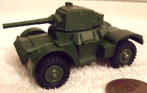 DINKY RARE **PLASTIC WHEEL HUBS** MODEL (MILITARY ARMOURED CAR) No 670/MINT - Picture 1 of 8
