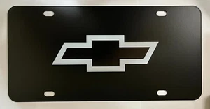 Chevrolet Bowtie Emblem Black Metal Front License Plate NEW - Foto 1 di 3